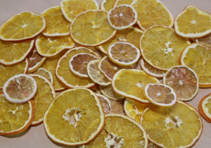 suszone pomarańcze i cytryny